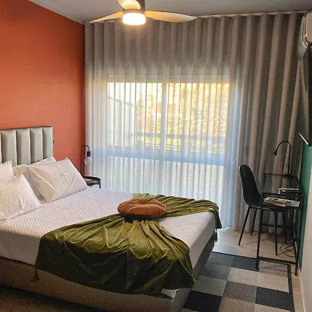 Flower Bed & Breakfast 3*