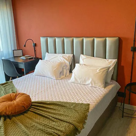 Flower Bed & Breakfast 3*