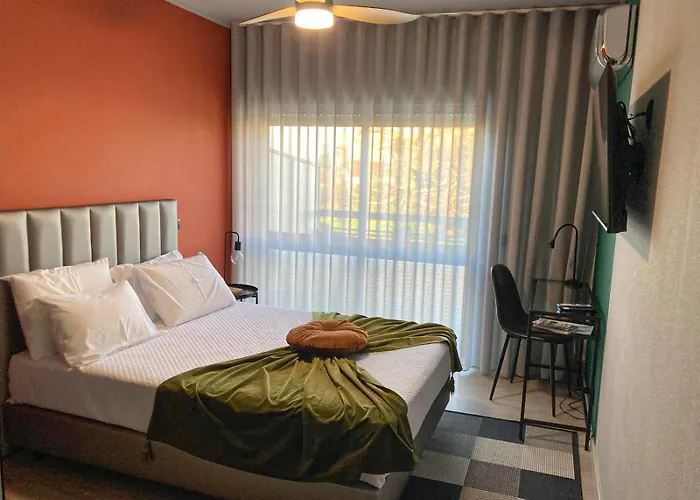 Flower Bed & Breakfast 3*