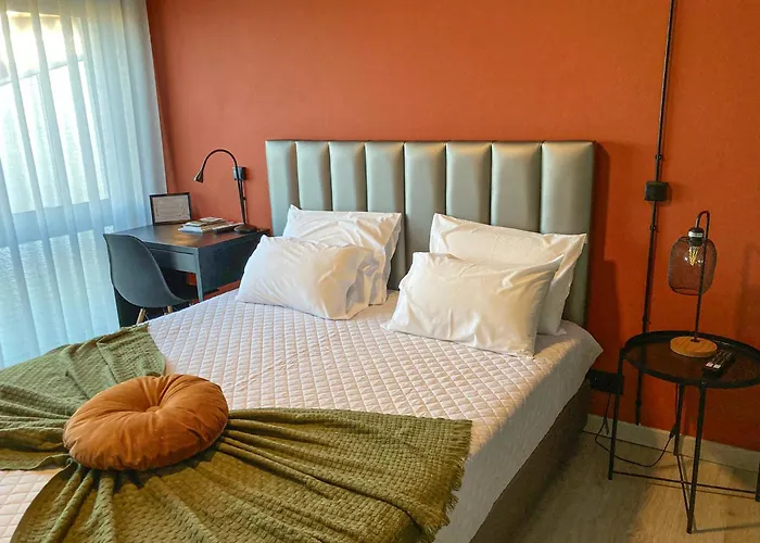 Flower Bed & Breakfast 3*